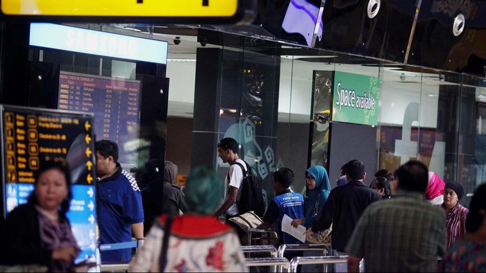 Suasana Bandara Soekarno-Hatta Memasuki libur panjang Paskah dan selesai pekan, situasi Bandara Internasional Soekarno-Hatta, Tangerang, Banten, Kamis (09/05) relatif wajar dan tidak adanya penumpukan penumpang yang akan piknik panjang.