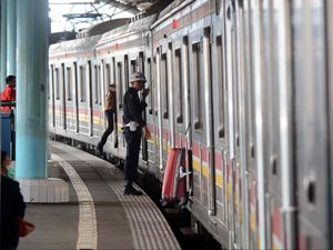 Listrik Mati, KRL Parung Panjang-Tanah Abang Terhenti Listrik Mati, KRL Parung Panjang-Tanah Abang Terhenti