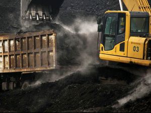 Bisakah Holding BUMN Tambang Caplok Perusahaan Tambang Asing?