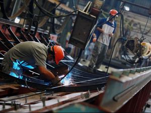 Corona Tak Jadi Hambatan, INKA Tetap Garap Proyek PLTS di Kongo