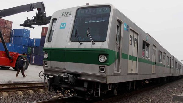 Ditolak Luhut, Intip Lagi Momen Indonesia Impor KRL Bekas Jepang