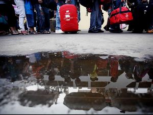 Akal-akalan Pemudik, Naik Ambulans hingga Jadi TNI Gadungan