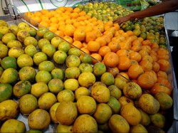 Jelang Imlek, Impor Buah hingga Kacang Almond Melonjak