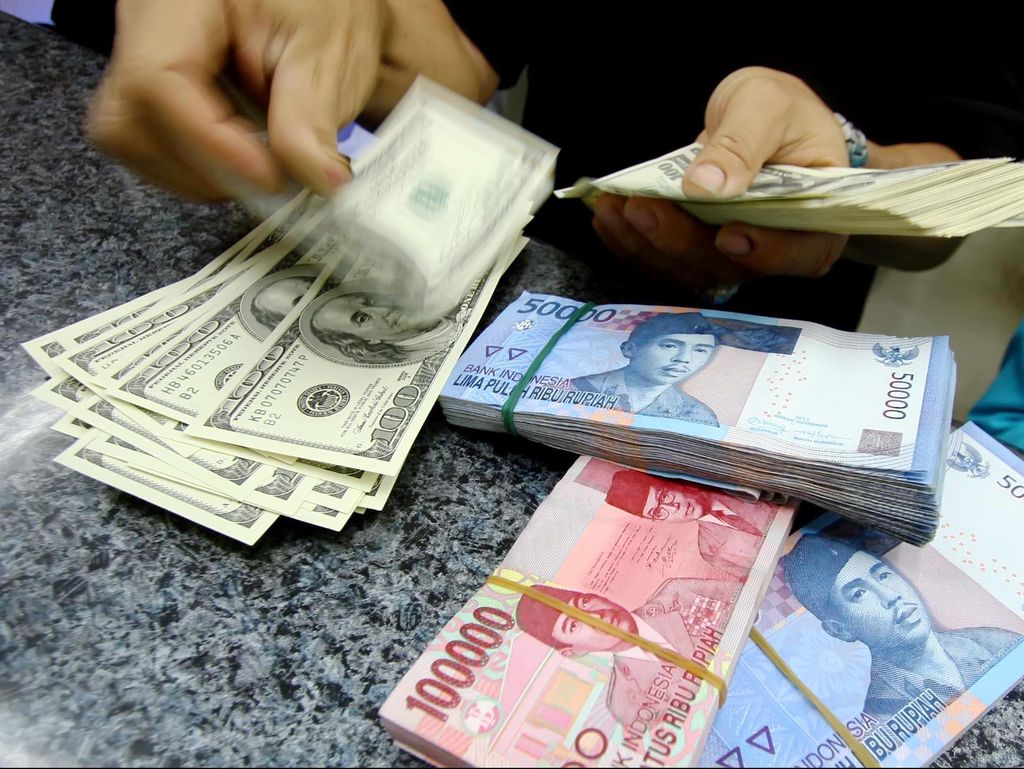 Dolar AS Menguat ke Rp 13.955 di Awal Pekan Dolar AS Menguat ke Rp 13.955 di Awal Pekan