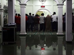 Melihat Sunan Kalijaga, Apakah Benar Semedi di Kali dan Jaga Tongkat Seperti di Film?