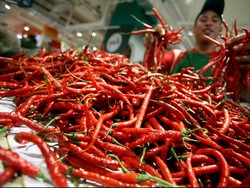 Pedas di Lidah Itu Menyiksa, Tapi Kenapa Orang Suka?