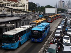 Diminta Anies, TransJ Segera Buat Pemberhentian Bus Tiap 500 Meter