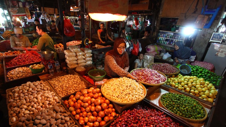 INDEF: Inflasi RI Rendah Tapi Harga Barang Tetap Tinggi