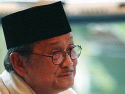 Netizen Kenang Wejangan Ortu: Belajar biar Pintar seperti Habibie