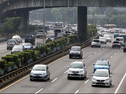 Hari Pertama Kerja, Tol Dalam Kota Mulai Dipadati Kendaraan