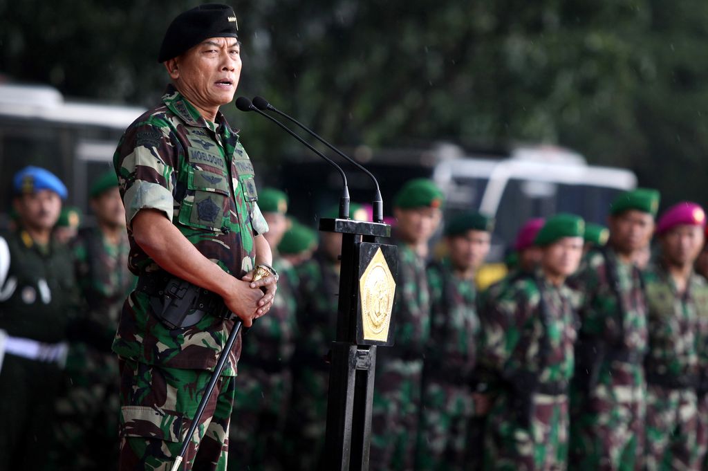 Moeldoko Minta TNI Netral dan Profesional Menjelang Pilpres 2014, Panglima TNI Jenderal Moeldoko memberikan pengarahan kepada satuan pasukan khusus, Kostrad, dan Kodam Jaya. Dalam arahan kepada para prajuritnya, dirinya meminta seluruh personel TNI untuk menjalankan tugas dengan netral, tegas, dan profesional.