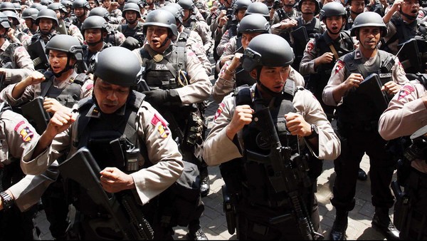 Polisi menyiagakan seluruh personelnya untuk mengamankan jalannya proses pemilihan presiden 2014. Ratusan pasukan Brimob yang disiapkan di Perguruan Tinggi Ilmu Kepolisian (PTIK), Jakata, Rabu (09/07/2014), akan disebar 40 titik di wilayah Jakarta.