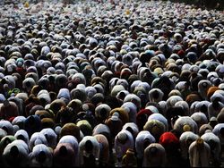 Tata Cara Sholat Idul Fitri, Berikut Niat dan Doanya