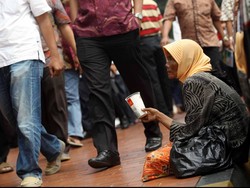 Bantu Duafa, Pelajar di Jabar Bagikan Rantang Siswa