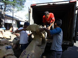 Pengusaha Ekspedisi hingga Sopir Angkot di Sulsel Ramai-ramai Naikkan Tarif Pengusaha Ekspedisi hingga Sopir Angkot di Sulsel Ramai-ramai Naikkan Tarif