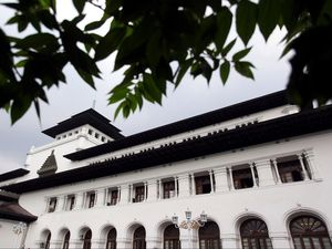 Sejarah Hari Bakti Pekerjaan Umum dan Cerita Pertempuran di Gedung Sate Sejarah Hari Bakti Pekerjaan Umum dan Cerita Pertempuran di Gedung Sate