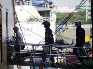 2.000 Tiket Mudik Gratis Lewat Laut Disebar Pelindo II 2.000 Tiket Mudik Gratis Lewat Laut Disebar Pelindo II
