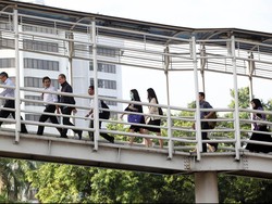 Karyawan SCBD vs Buruh Pabrik di Cikarang-Karawang, Gajinya Gede Mana?