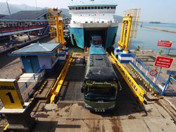 Menhub Atasi Truk Overload Pakai Kapal RORO