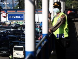 Pemudik di Pelabuhan Merak Melonjak 2 Kali Lipat Malam Ini