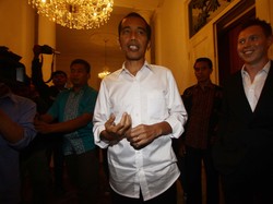 Saat Lagu Nasional Kebyar-kebyar Dinyanyikan oleh Grup Band Asing