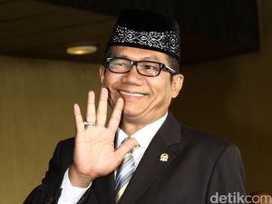Golkar Makin Kisruh, Agun: Kelakuannya Kaya Anak Kampung!