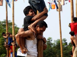 Sejarah Panjat Pinang, Warisan Belanda yang Kini Jadi Lomba 17 Agustus