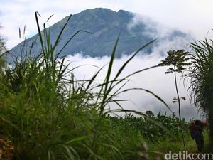 Kawasan Lereng Merapi Magelang Diguyur Hujan Es
