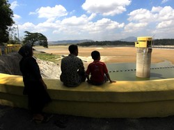Kemarau, Air di Waduk Pacal Bojonegoro Surut