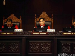 Plintat-plintut Pertimbangan MK Soal Izin Presiden Periksa Legislator