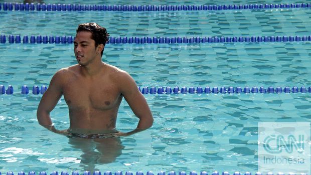 I Gede Siman Atlet Renang I Gede Siman Sudartawa. Tim cabang renang Indonesia mempersiapkan diri untuk menghadapi Asian Games XVII yang akan berlangsung di Korea Selatang. Indonesia mentargetkan 3 medali perunggu dari cabang ini melalui perenang andalan I Gde Siman Sudartawa dan Dennis Tiwa yang dilatih oleh Albert C. Sutanto.