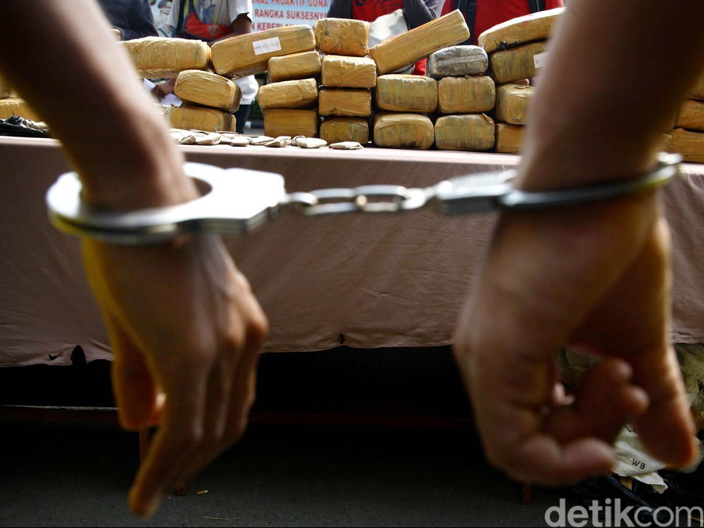 Polres Jaksel Amankan 7 Karung Narkoba Jelang Tahun Baru Polres Jaksel Amankan 7 Karung Narkoba Jelang Tahun Baru