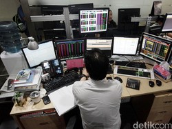 Terpangkas 33 poin, IHSG Ditutup ke 5.355