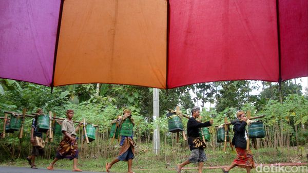 Bisa Masuk Kolom Agama di KTP, Ini Foto-foto Ritual Adat Bonokeling