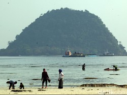 Pesona Pantai Pasir Putih Lampung: Harga Tiket, Rute, dan Jam Buka