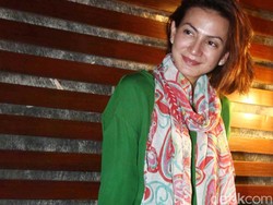 Trik Wanda Hamidah Agar Tetap Bisa Berikan ASI Saat Ada Kerjaan di Luar Kota