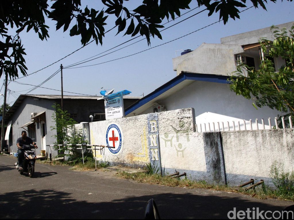 Kampung Ambon Digerebek Lagi, Warga Lempari Polisi Pakai Batu Kampung Ambon Digerebek Lagi, Warga Lempari Polisi Pakai Batu