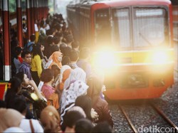 7 Cara Bikin Perjalanan Kerja dengan KRL Lebih Nyaman dan Menyenangkan