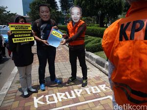 Mempertanyakan Pembebasan Bersyarat Koruptor Mempertanyakan Pembebasan Bersyarat Koruptor