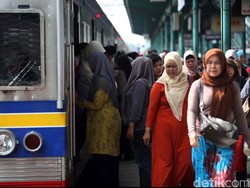 Sudahkah Anda Memberikan Tempat Duduk untuk Ibu Hamil di Kendaraan Umum?