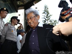 Mantan Jaksa Agung Basrief Arief Terinspirasi Buku HAM dari Adnan Buyung