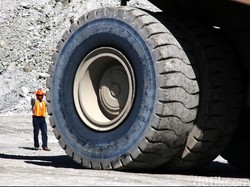 Caplok 82,2% Saham Newmont, Arifin Panigoro Cs Dapat Restu ESDM