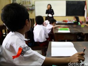 Tunjangan Guru Disetop untuk Daerah yang Masih Punya Kas Tunjangan Guru Disetop untuk Daerah yang Masih Punya Kas