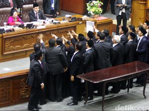 Deja Vu Palu Hilang di Senayan