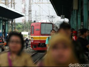 Akibat Pohon Tumbang, Perjalanan KRL Terganggu di Beberapa Jalur