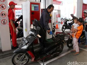 Respons Positif Masyarakat Isi Bensin Sendiri di SPBU Pertamina