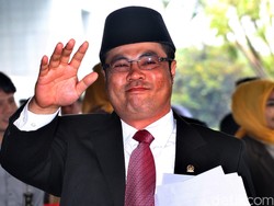Aceng Fikri Curhat Soal Masa Lalu ke Santri Ponpes Cirebon