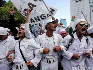 Cerita Gus Dur Minta FPI Dibubarkan Cerita Gus Dur Minta FPI Dibubarkan