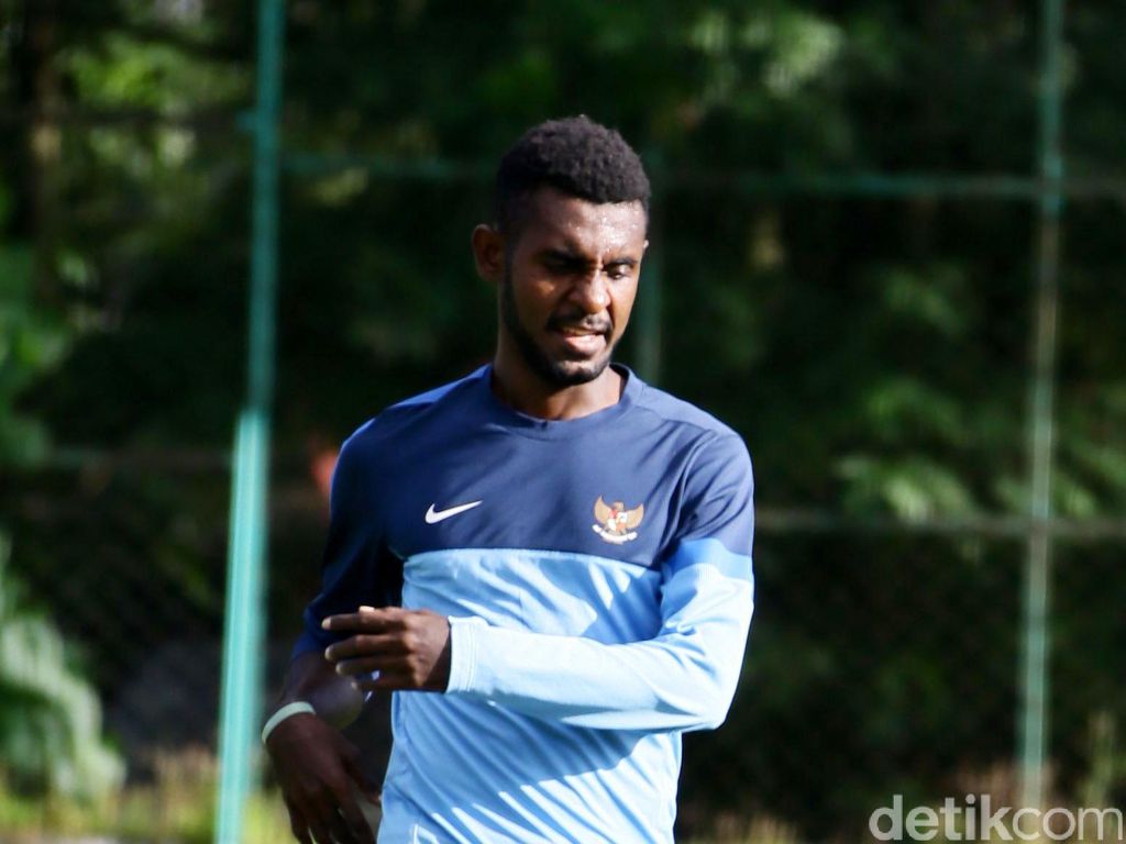 Persipura dan Arema FC Bantah Dekati Yanto Basna Persipura dan Arema FC Bantah Dekati Yanto Basna