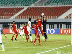 Menolak Terantuk dari UEA